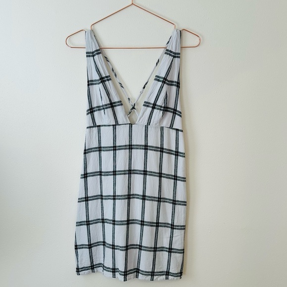 UO urban outfitters Breezy Plunging Linen Mini Dress - Picture 8 of 12
